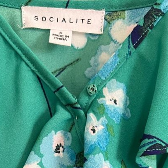 Socialite Ruffle Print Wrap Midi Dress - Picture 3 of 5